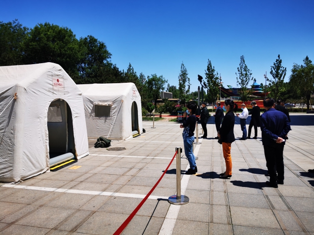 5月19日，江蘇省政協(xié)代表團(tuán)抵京后進(jìn)行核酸檢測(cè)。唐江澎委員攝.jpg