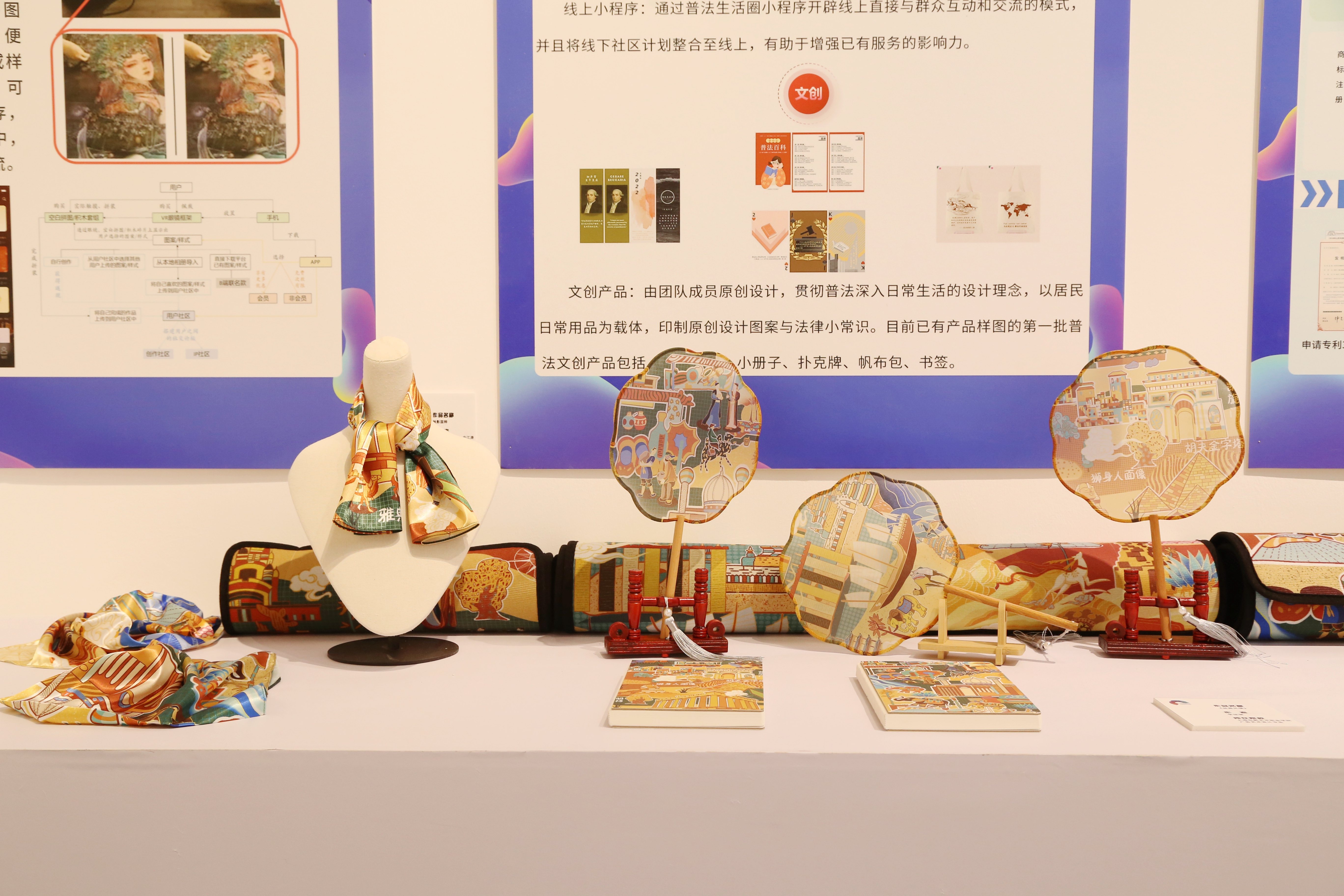 活動現(xiàn)場展出的學(xué)生作品創(chuàng)意無限，精彩紛呈（鄭逸潔 攝） (3).jpg