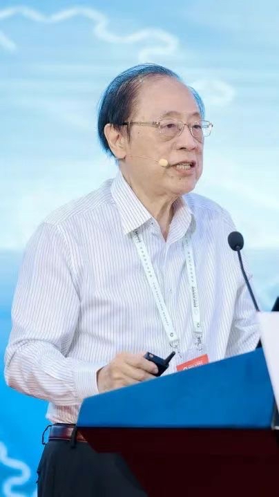 姚期智先生做演講。學(xué)校供圖.jpg